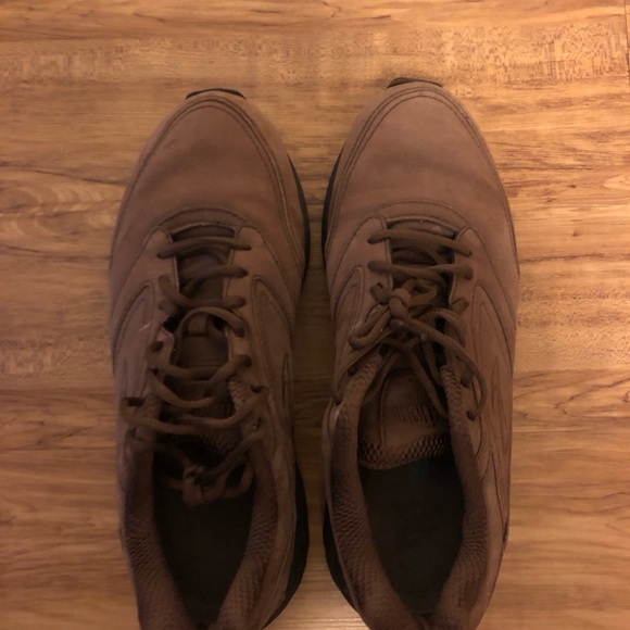 Brooks shoes - Picture 2 of 4